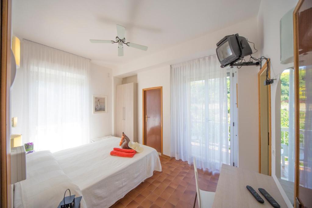 Hotel Adler Габічче-Маре Номер фото