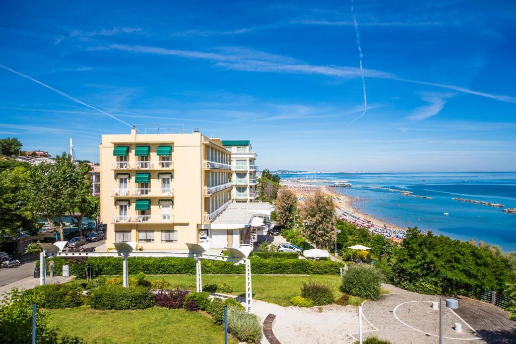 Hotel Adler Габічче-Маре Екстер'єр фото