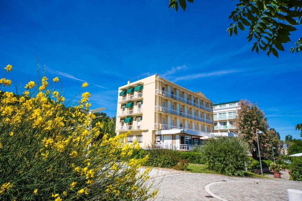 Hotel Adler Габічче-Маре Екстер'єр фото
